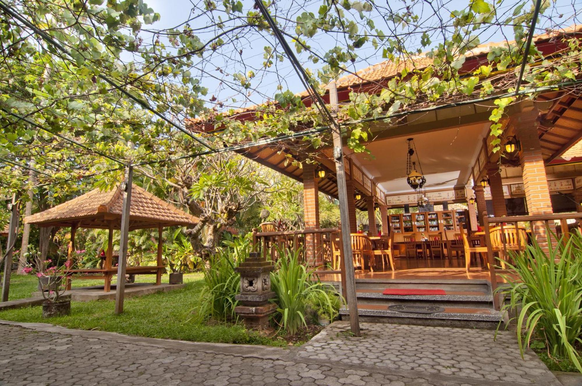 Banyualit Spa 'N Resort Lovina Экстерьер фото
